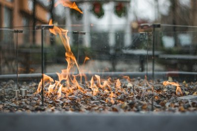 Een vuurkorf houdt je terras warm tot diep in de herfst